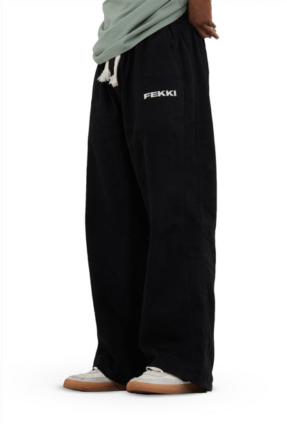 BLACK WIDE FIT CARGOS